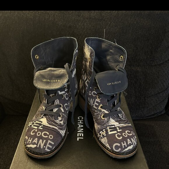 WOMEN 100% AUTHENTIC LACEUP PRINTED SUEDE CALFSKIN CHANEL WHITE/NAVY BLUE BOOTS - Picture 11 of 14